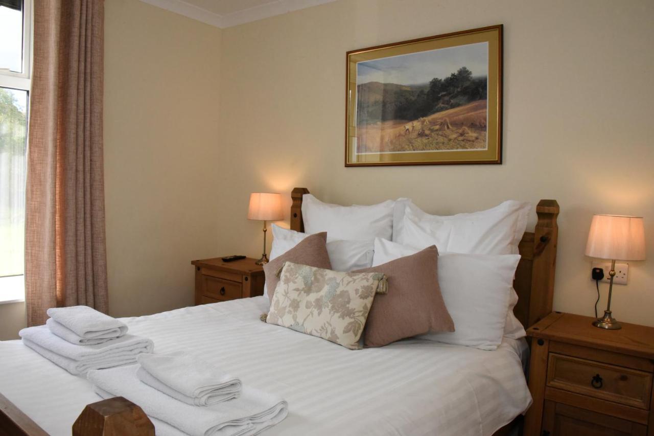 The Llanelwedd Arms Hotel 빌스웰즈 외부 사진