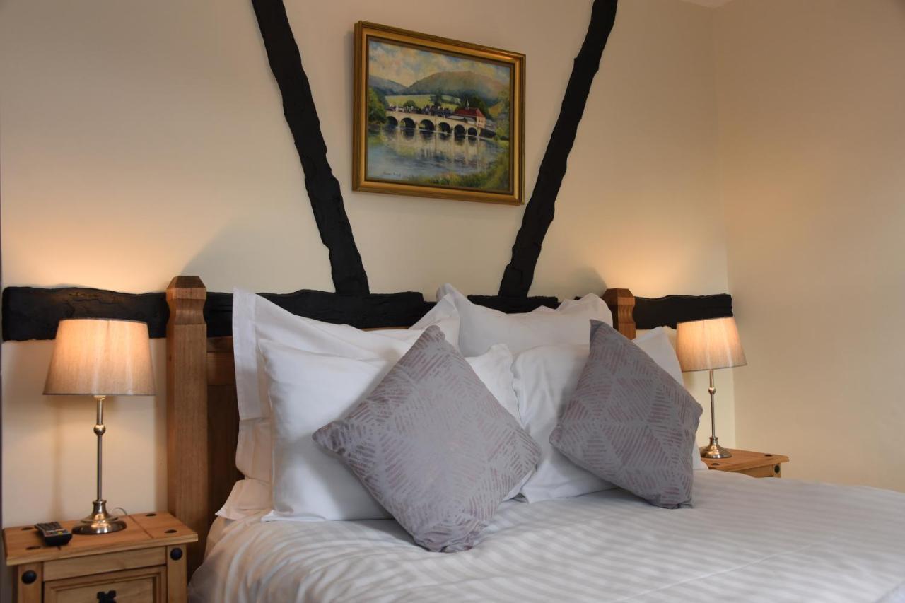 The Llanelwedd Arms Hotel 빌스웰즈 외부 사진